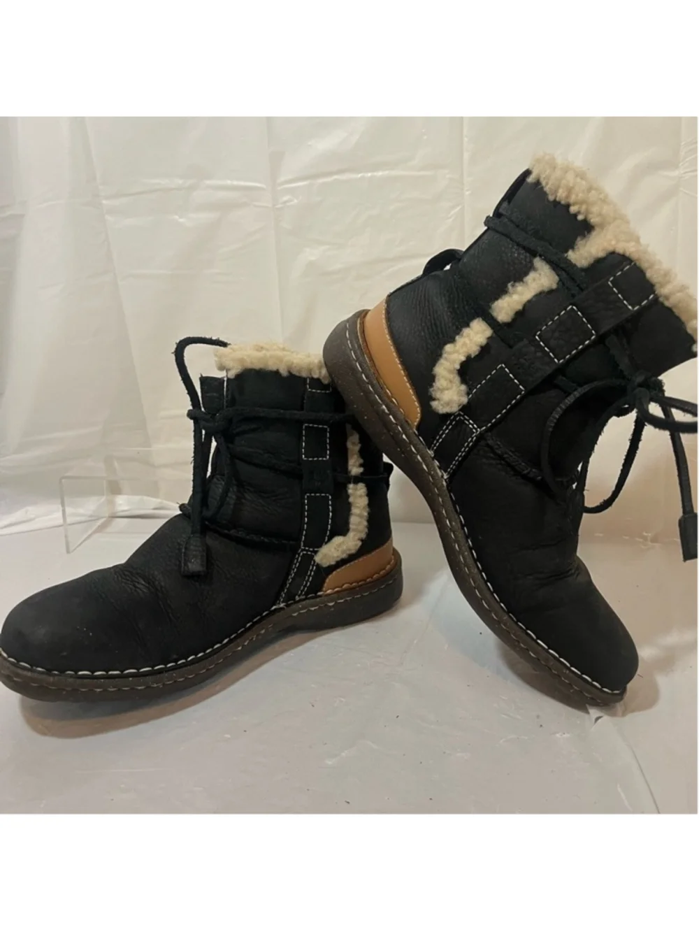 UGG La Jolla boots black leather sheepskin wool lining size 6